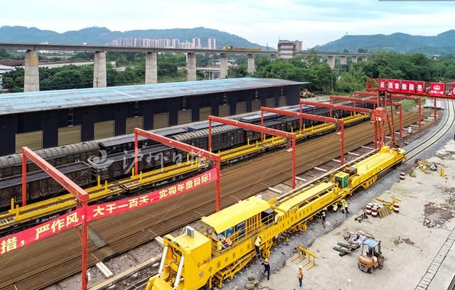 川南城际铁路泸州段拟建67座通信基站，每隔500米建一座