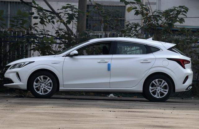 长安逸动xt,售价7.79万元起,高颜值多配置,油耗低至6.0l