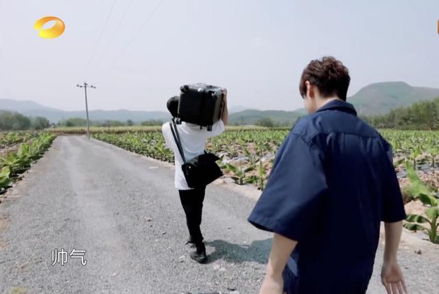 宋威龙郭麒麟只差3岁状态却大不同一个上蹿下跳一个像退休大爷