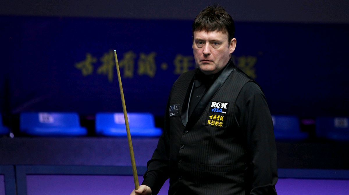 在这场比赛开始之前,亨得利曾在沐浴中滑倒导致肘部骨折,这是吉米.