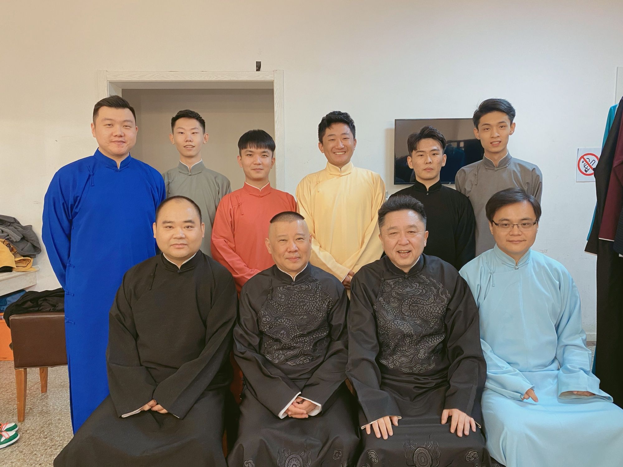 "霄字科"拜师后,郭德纲开招"龙字科"学员,德云社队伍正壮大