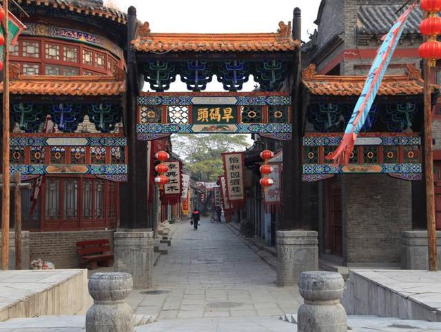 在纪念馆中有着非常强烈的北方园林风格,景区内有柳泉,聊斋宫,狐仙宫