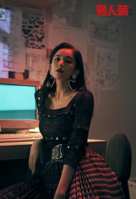 古力娜扎二次元另类造型登《男人装》,将自己公主抱man爆了