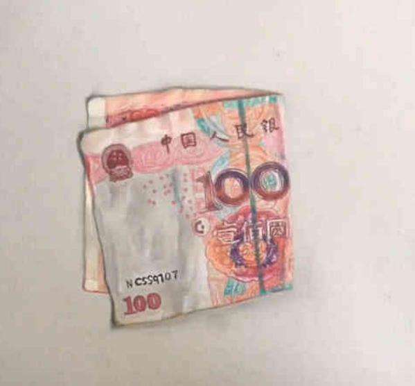 美术生手绘"一百元"钞票,看到成品,网友:可以剪下来买辣条了