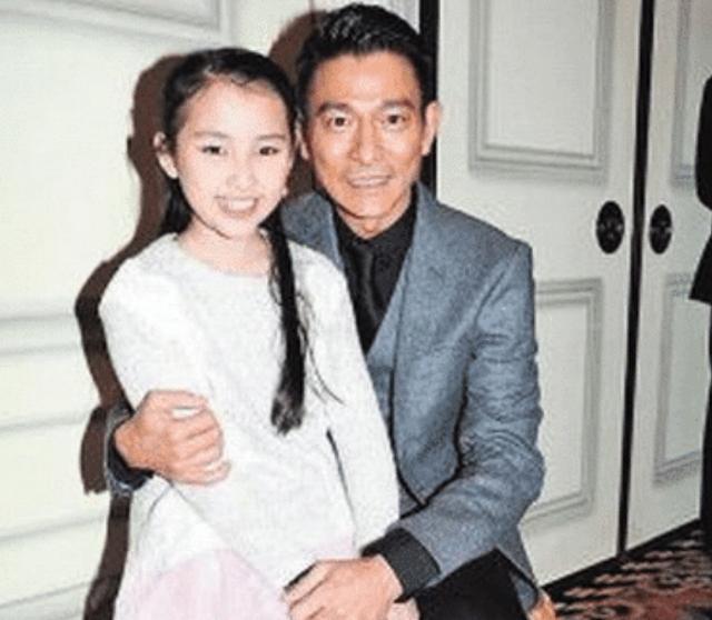 现在的刘向蕙已经是个大姑娘了,颜值很高,身材也很好.