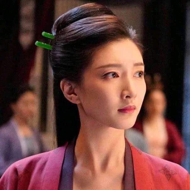 一次和正午阳光合作,跟胡歌一起飙戏,演技却差强人意,全程暗淡无水花!