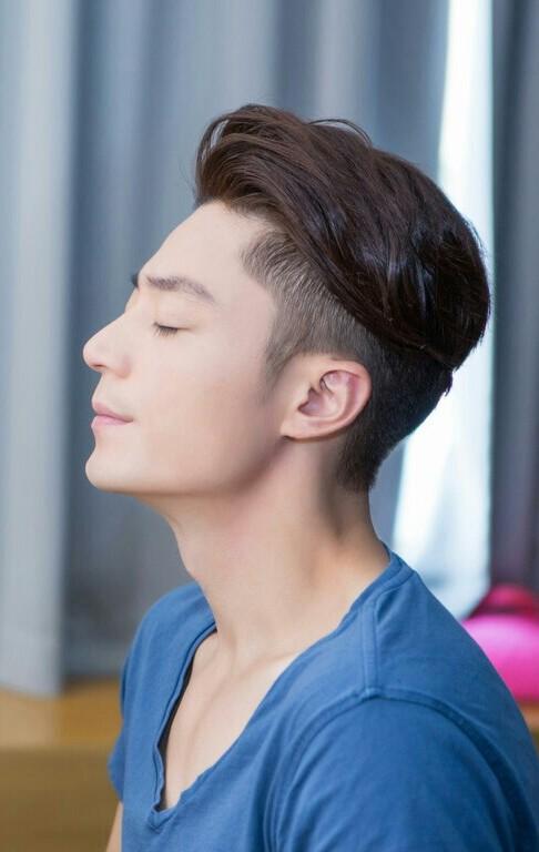 这些男明星侧脸绝了你觉得谁的颜最可入画