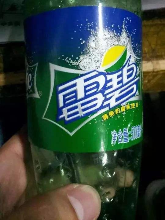 五,雪碧雪碧的山寨版真是让人哭笑不得,谁能告诉我雷碧是什么鬼?