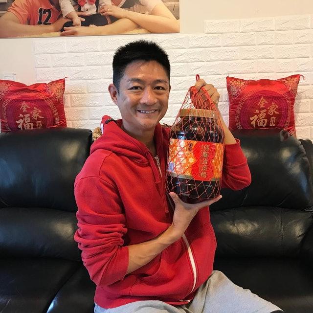 戏外杨证桦的身份是餐厅老板,他曾经营甜品店,拉面店,海鲜店和火锅店