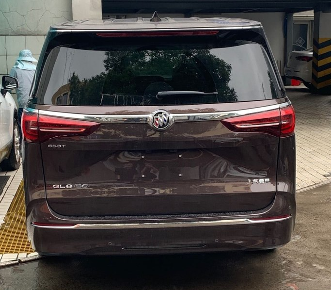 全新别克gl8es现身牛津棕色车身很大方20t油耗79l配9at