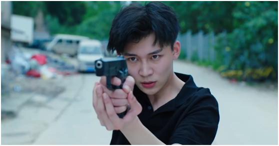 反派刘奕君父子遭风靡,网友:只要五官长得好,三观跟着五官跑