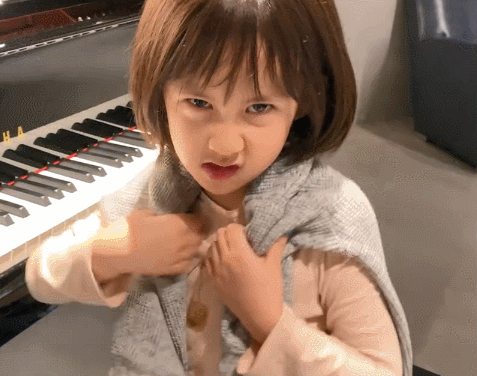 孙莉晒多妹"戏精"日常,演白骨精眼神到位笑声魔性,演技超赞