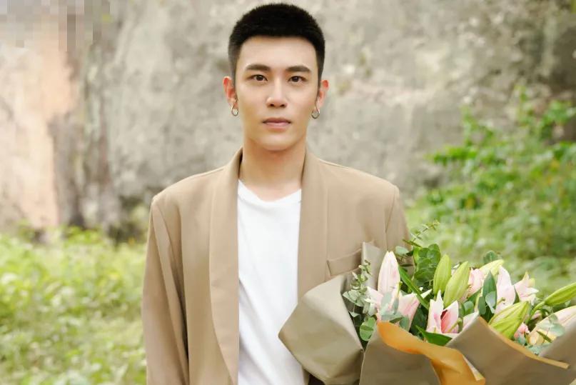 江鹏参演了《沙海》,《你好,安怡》,虽然出演的影视剧不是很多,不过