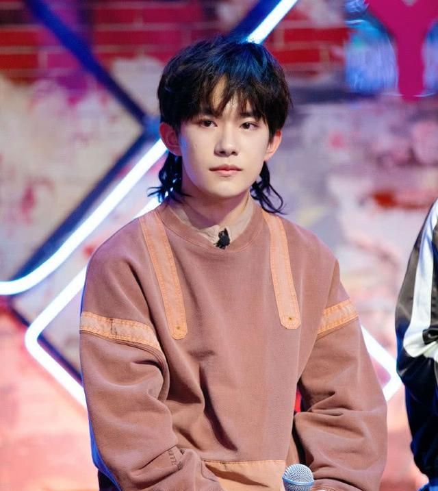 被《这就是街舞》里易烊千玺的发型圈粉,又出新发型,更帅了