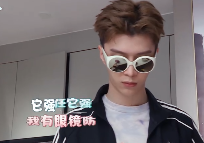 《我要这样生活》范丞丞戴墨镜切洋葱,厨房练习生的打脸瞬间