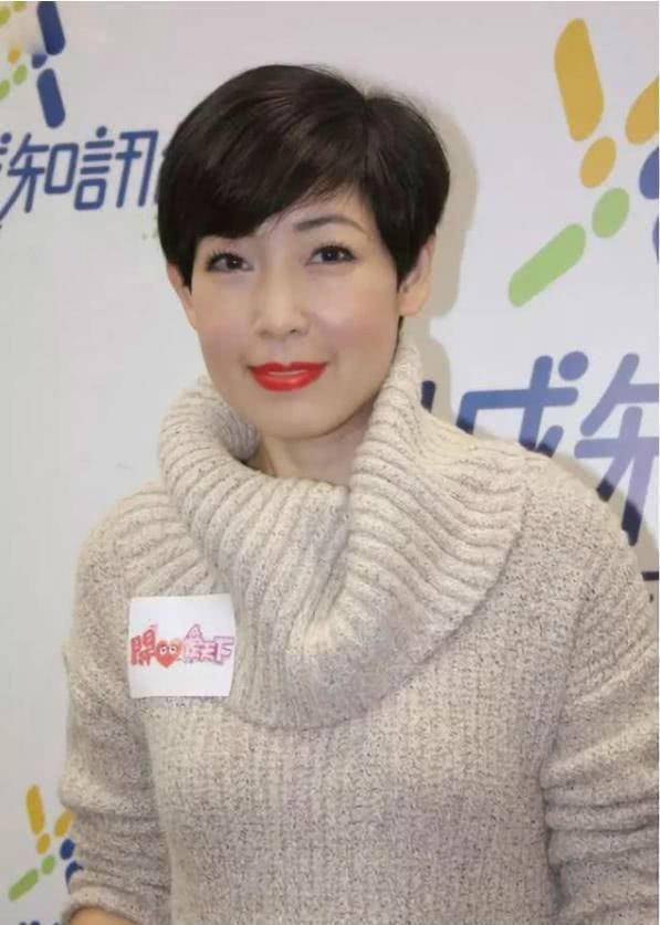 她是赌王原配的侄女,曾拒绝周星驰追求,如今54岁很美却还单身|黎芷珊