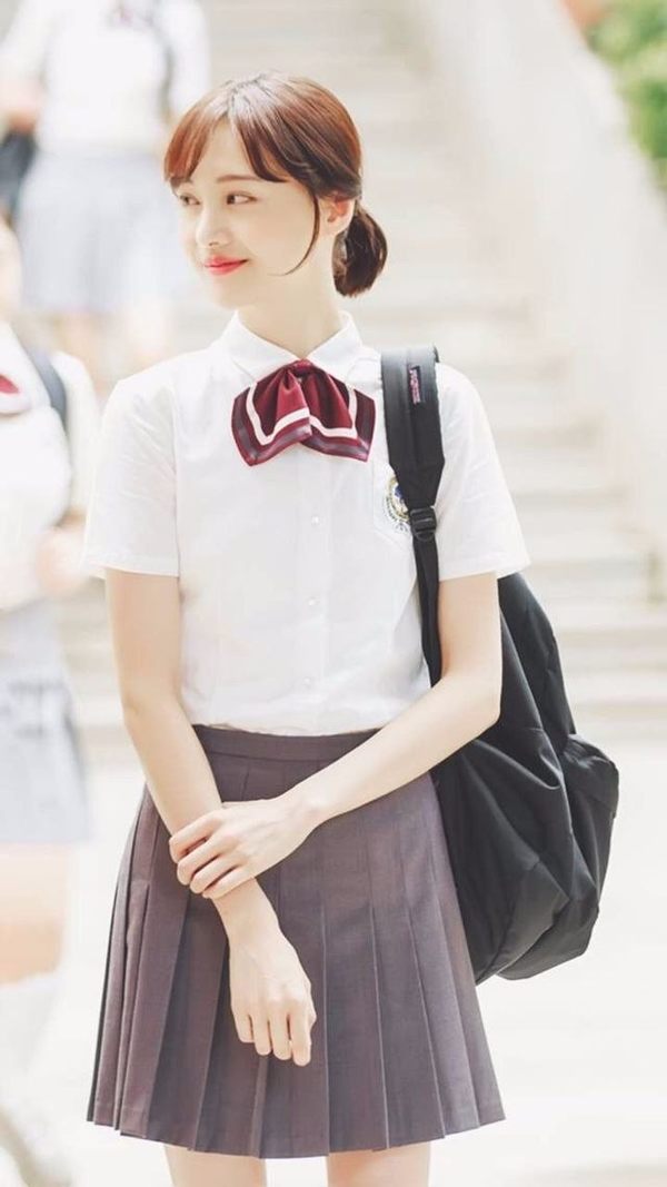 郑爽才是真正的"白月光"!穿白衬衣回归初恋,出道十年还这么纯