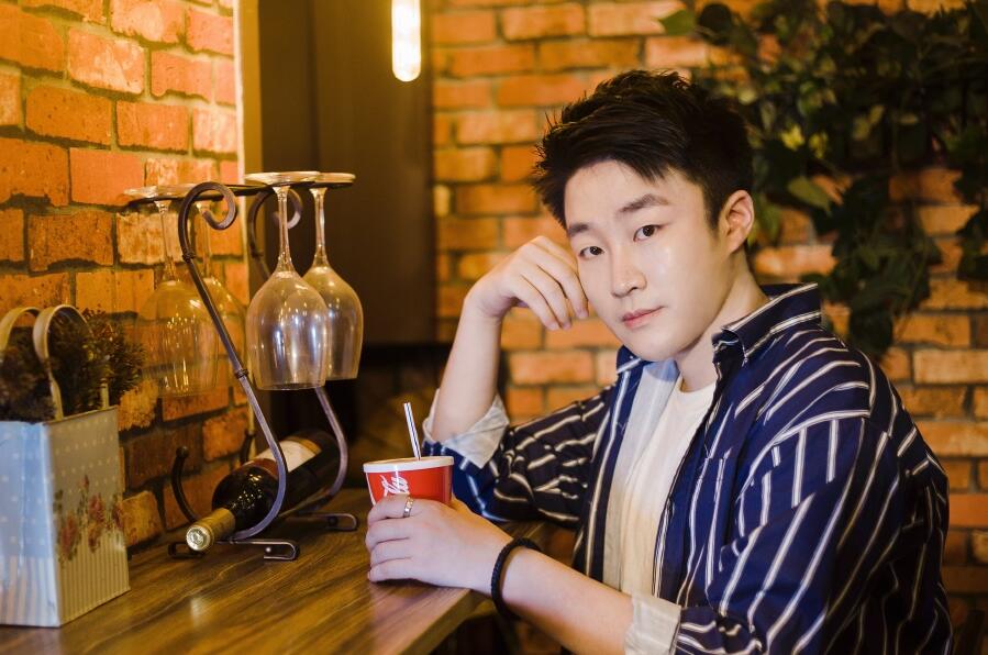 让lol小苍与虎牙528万粉丝主播连番点赞