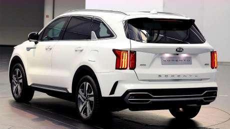 全新索兰特外观设计焕然一新,前脸采用上下分层设计,眼部使用线条进行