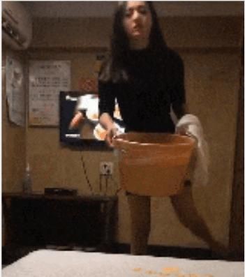 广州一足疗妹神似当红女星,硬是被网友给"宣传"关门了