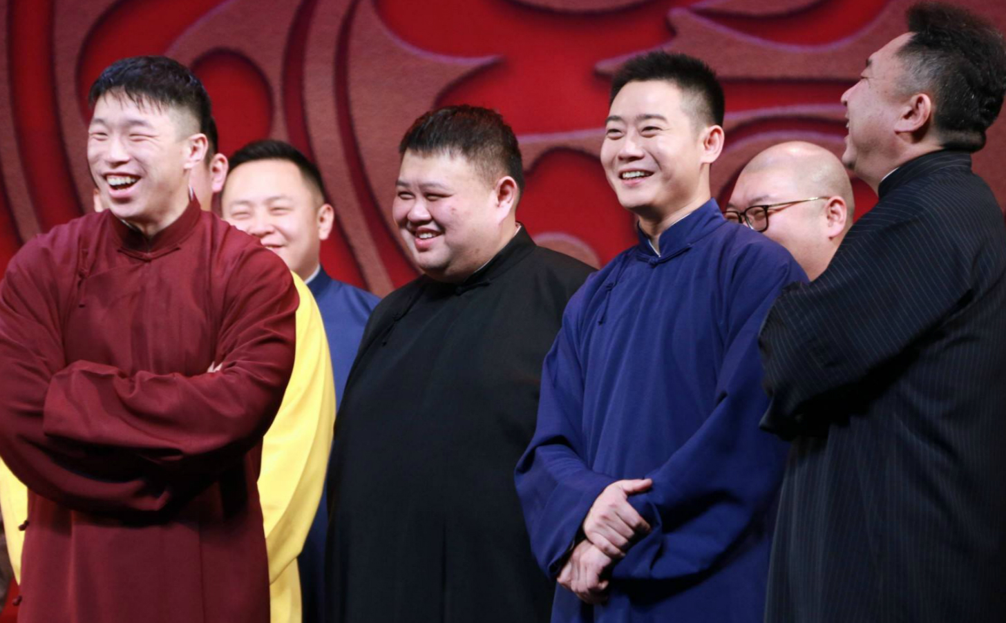 "霄字科"拜师后,郭德纲开招"龙字科"学员,德云社队伍正壮大