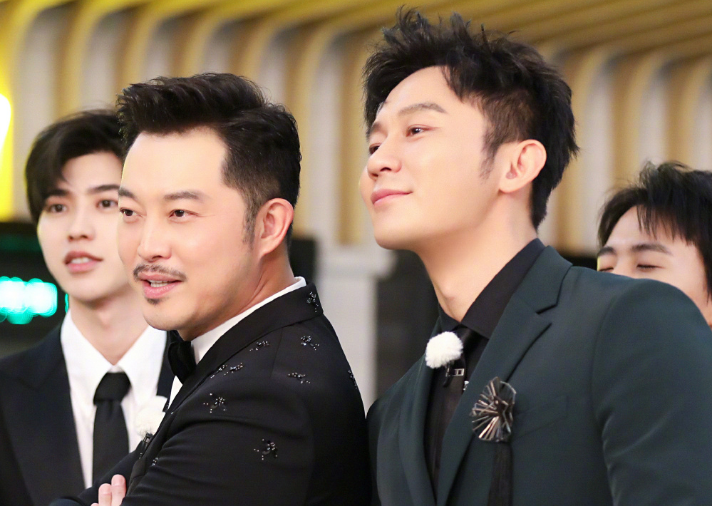 《奔跑吧》宣传片,新老成员互送下马威,但郑恺的肚子破坏了气势