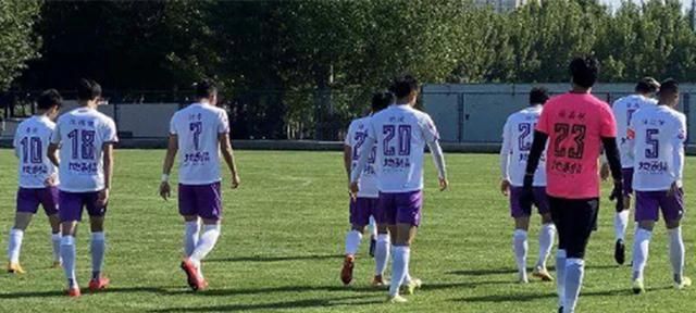 大连人U19队6球惨败!一线队29日过招黑龙江FC,给徐嘉敏个机会