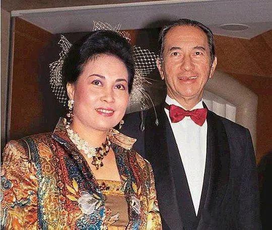 14岁蓝琼缨嫁36岁赌王何鸿燊19年生4女1子最终她是最大赢家吗