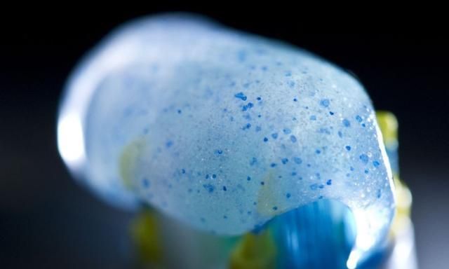 地球环境告急,海洋微塑料无处不在,正以这种方式回到人体