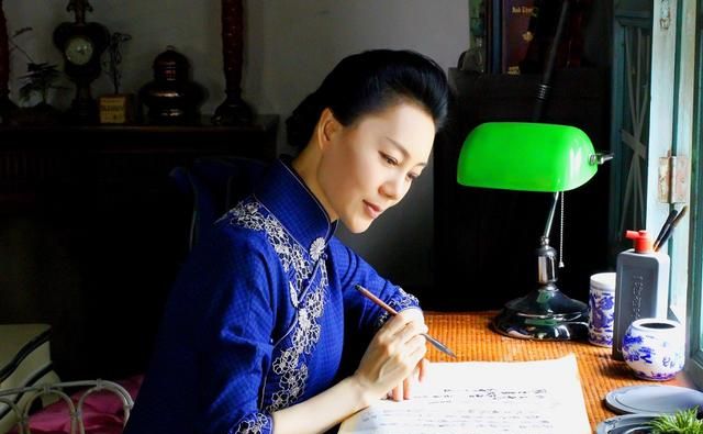 胡彩虹演过老鸨扮过冰心