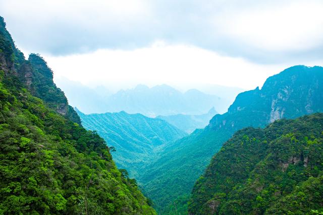 杜鹃花开时,人间仙境现身于此,无限魅力尽在金秀