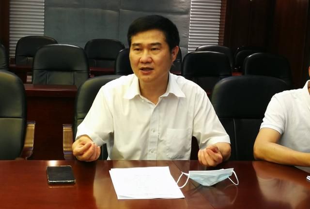 脑部"植入"电极,震颤12年的右手终于能写字了|刘金龙|特发性震颤|写字