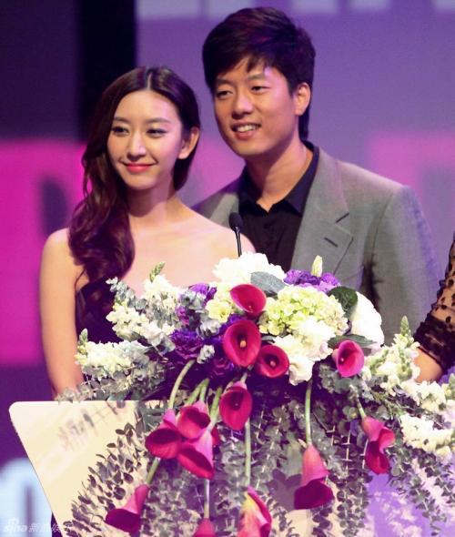 凌潇肃为爱妻庆生唐一菲晒老公儿子海边玩甜蜜表白我的男人们