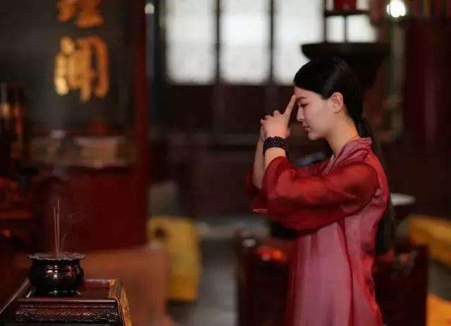 烧香拜佛时需要注意什么记住4点佛教常识就好不懂得了解一下