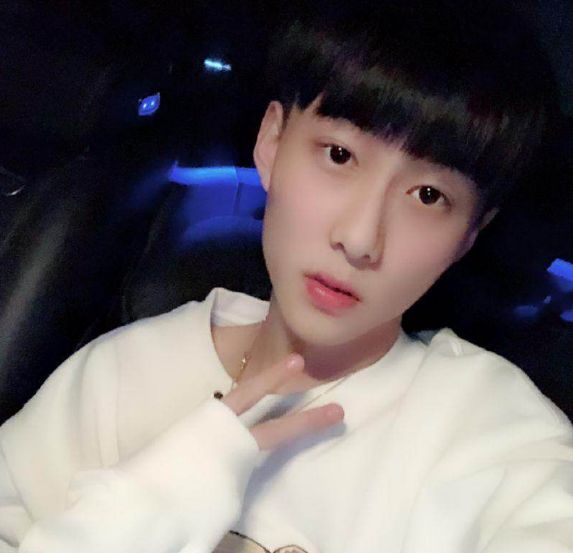 王乐乐被封1年后近照被网友扒出脸型瘦一圈整容太明显