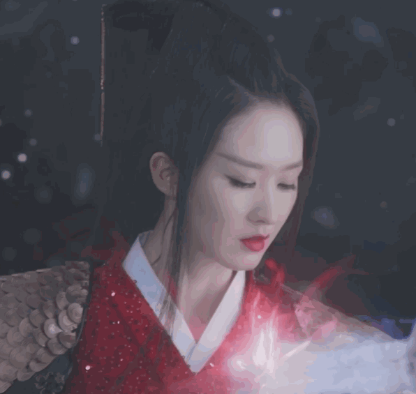 其实本身女演员饰演魔尊这样的硬性角色就很少,张雯饰演的就很霸