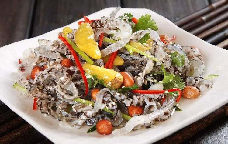 夏日简易凉菜凉拌鱼皮冰凉脆爽香辣开胃下饭67又下酒