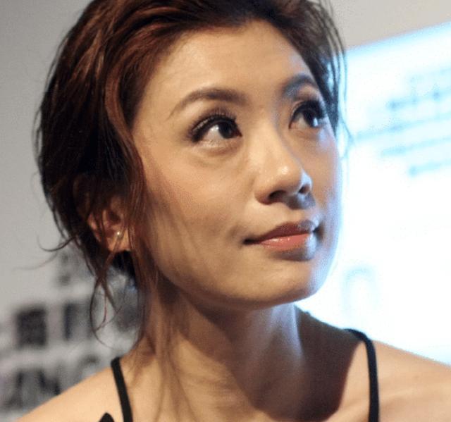 一代女神贾静雯,无修图下的她略显岁月痕迹,气质与当年不减