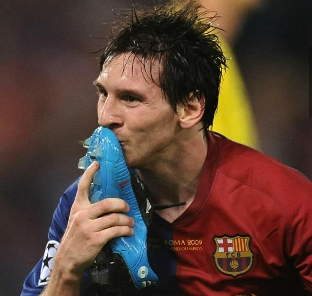 梅西最强头球破门亲吻球鞋疯狂庆祝