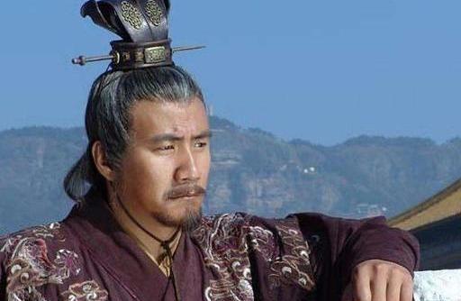 朱元璋出去视察,被一位老太太骂了一顿.朱元璋:你儿子是谁?