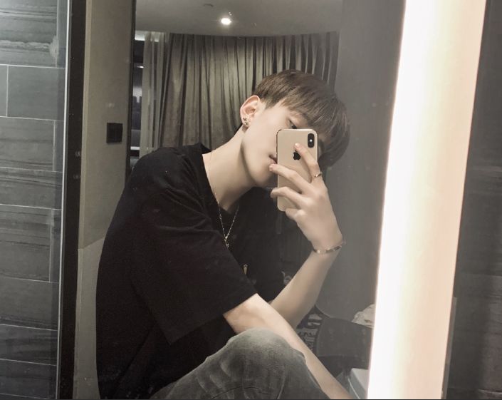 曾经"千万网红"王乐乐,被封1年后,颜值帅气,"整容"太明显