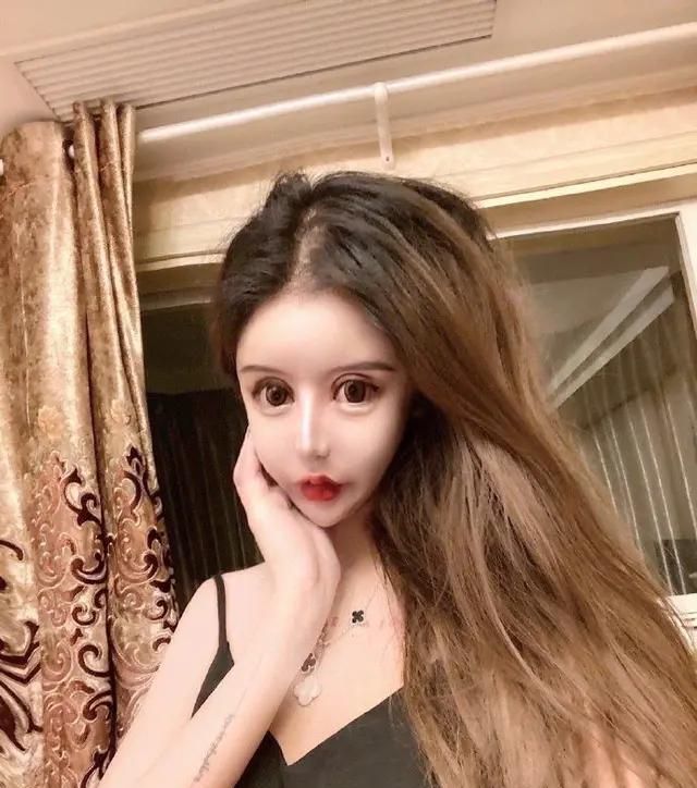 16岁网红小z娜娜3年整容超60次突破人类极限只为变真人芭比
