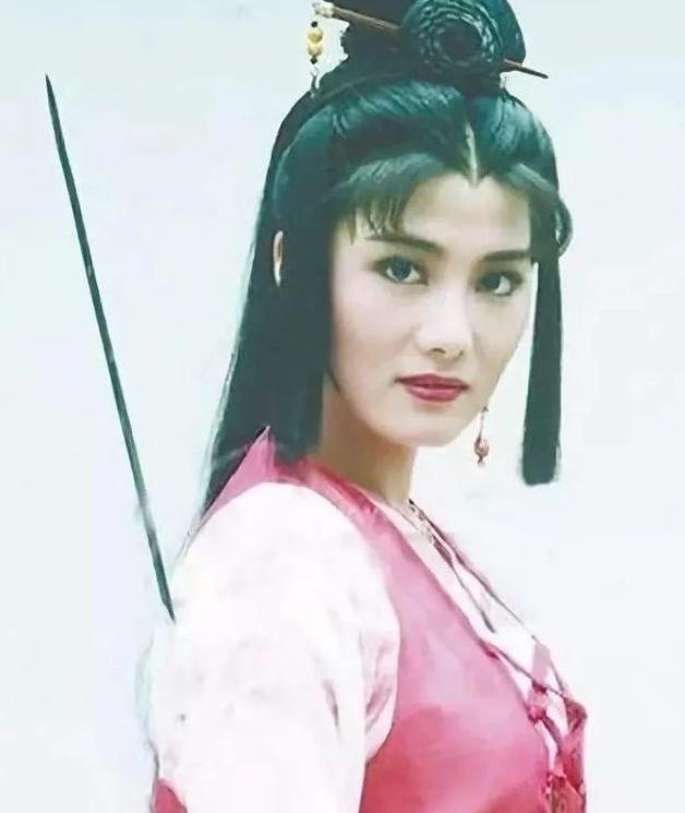 曾经的"武侠第一美女",拍戏不用替身险丧命,今年过50依然单身
