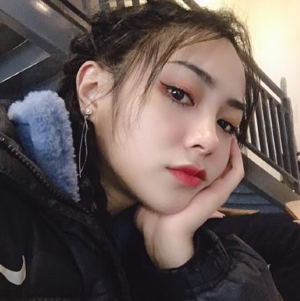 谢可寅晒童年照,本想吐嘈一番,看到下巴我羡慕了:捏都捏不出来