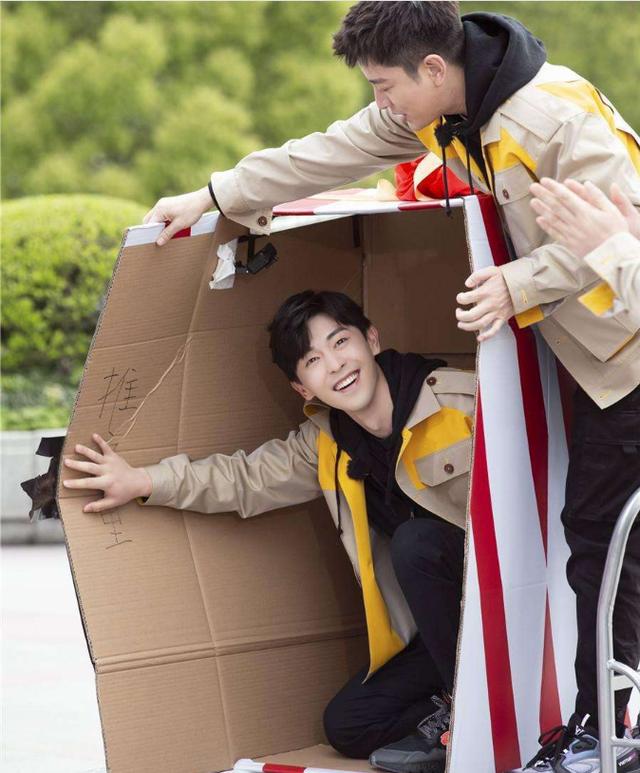 邓伦又一档综艺定档!五月有《极战6》,六月他再度携手人气女星