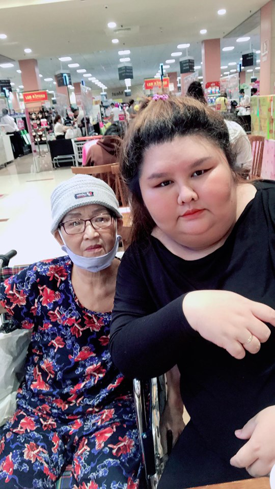 260斤女子嫁140斤丈夫曾引热议,如今她剃成光头丈夫支持