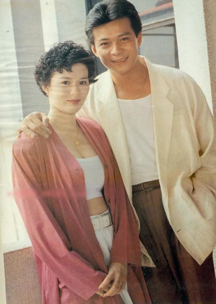 她与丈夫黄日华恩爱32年,娱乐圈可贵模范夫妻