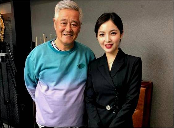 美女裁判王钟瑶曾因旗袍执裁爆红身材颜值胜过潘晓婷