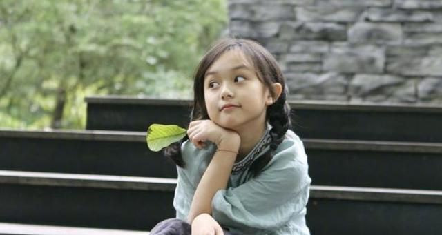 2岁出道年入百万,因颜值太高"被禁止整容",如今怎样了?