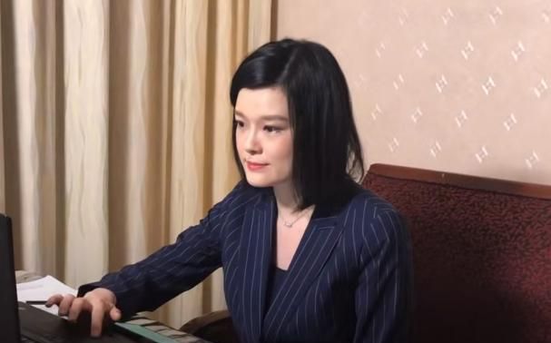 邹韵回归记者身份,比出现在主持台更加合适